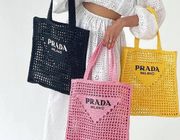 Túi Prada Raffia Tote Bag - Phụ kiện bền vững "gây bão" làng mốt