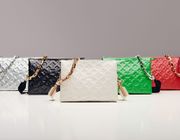 Louis Vuitton Coussin - “It bag” được làm từ da cừu non và da bê mềm mại