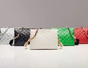 Louis Vuitton Coussin - “It bag” được làm từ da cừu non và da bê mềm mại