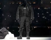 Bên cạnh album mới, Kanye West ra mắt các sản phẩm Merch cùng Balenciaga
