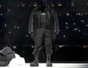 Bên cạnh album mới, Kanye West ra mắt các sản phẩm Merch cùng Balenciaga
