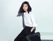 Phối đồ với sơ mi trắng sành điệu như người nổi tiếng