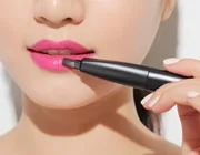 Làm thế nào để son lên môi chuẩn màu?