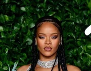 Ca sĩ Rihanna trở thành tỷ phú USD