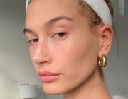 Hé lộ chu trình dưỡng da của Hailey Bieber