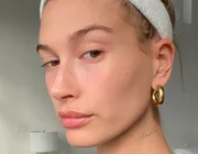 Hé lộ chu trình dưỡng da của Hailey Bieber