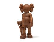 350 triệu VNĐ để sở hữu một mô hình KAWS bằng gỗ?