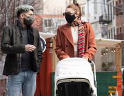 Phong cách thời trang trendy của Gigi Hadid khi làm mẹ