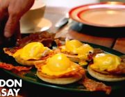 Ăn sáng kiểu Mỹ với món trứng benedict lừng danh cùng vua đầu bếp Gordon Ramsay