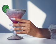 Beyoncé diện túi cocktail 6000 đô mừng sinh nhật tuổi 40