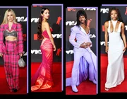 Điểm danh các ngôi sao thế giới trên thảm đỏ MTV VMAS 2021