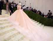 Dàn sao Hollywood gợi cảm trên thảm đỏ Met Gala 2021