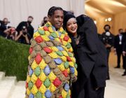 Ngắm lại những khoảnh khắc thảm đỏ MET Gala ấn tượng nhất của Rihanna