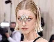 Người đẹp chuyển giới Hunter Schafer gây ấn tượng mạnh tại Met Gala
