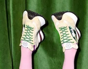 Stella McCartney thay đổi “cuộc chơi sneakers” với dòng sản phẩm bền vững