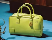 Kỉ niệm 175 năm thành lập, Loewe đưa thiết kế Amazona trở lại