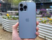 Đập hộp iPhone 13 Pro Max phiên bản màu Sierra Blue trong ngày mở bán