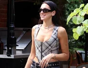 Chinh phục phong cách Y2K cùng Dua Lipa