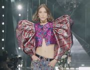 Dolce & Gabbana Xuân Hè 2022 - Sự trở lại của thời trang Y2K