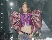 Dolce & Gabbana Xuân Hè 2022 - Sự trở lại của thời trang Y2K