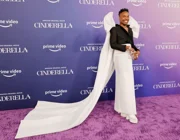 Billy Porter diện đầm đính nơ, nổi bật trên thảm đỏ ra mắt Cinderella