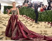 Những bộ cánh ấn tượng nhất lịch sử Met Gala