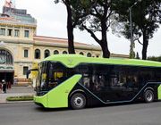Xe buýt điện VinBus xuất hiện trên đường phố Sài Gòn