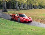 Một chiếc xe Ferrari Enzo huyền thoại được bán với giá 2,9 triệu USD