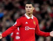 Ronaldo chấm dứt làm việc tại Manchester United và không nhận 19 triệu USD bồi thường hợp đồng