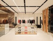 Burberry mới khai trương ở HCM thu hút dàn fashionista check-in rầm rộ