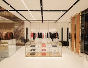 Burberry mới khai trương ở HCM thu hút dàn fashionista check-in rầm rộ