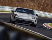 Porsche Taycan lập kỉ lục mới trên đường đua Nürburgring với phiên bản Turbo S