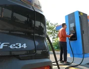 VinFast khai trương dịch vụ sạc xe điện tại hệ thống Petrolimex trên toàn quốc