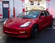 Tesla và Nissan tạo ra những chiếc xe điện đáng tin cậy nhất