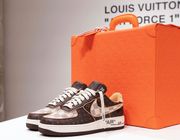 Đôi giày Louis Vuitton x Nike Air Force 1 đầu tiên được bán với giá hơn 8 tỷ đồng