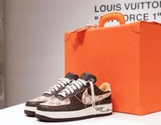 Đôi giày Louis Vuitton x Nike Air Force 1 đầu tiên được bán với giá hơn 8 tỷ đồng