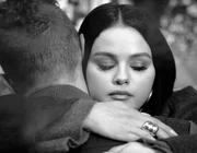 Coldplay X Selena Gomez - Let Somebody Go: Yêu thương là cho đi