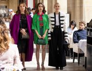 Soi nhan sắc ấn tượng từ các nhân vật nữ trong “Emily in Paris” mùa 2