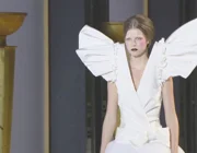 Victor & Rolf Haute Couture Xuân Hè 2022: Thế giới của ma cà rồng