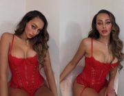 Emira D’spain là người mẫu chuyển giới da màu đầu tiên của Victoria’s Secret