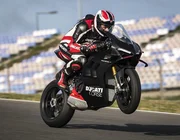 Ducati Panigale V4 SP2 mạnh tới 228 mã lực, giá từ 39.500 USD