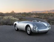 Chiêm ngưỡng chiếc Porsche 550 Spyder 1955 cổ được bán với giá 4,2 triệu USD