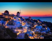 Santorini, Hy Lạp - Một trong những hòn đảo đẹp nhất thế giới.
