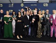 Thời trang thảm đỏ các sao Hollywood tại Lễ trao giải SAG Awards 2022