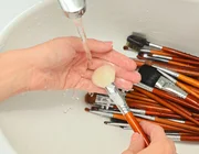 Đây là "5 công cụ" giúp việc vệ sinh cọ trang điểm trở nên hiệu quả
