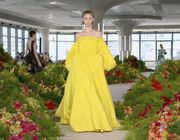 Jason Wu - Spring Summer 2022:  Thời trang từ kỹ thuật nhuộm tự nhiên