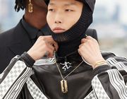 Louis Vuitton “gây choáng" với dây chuyền Virgil Abloh ™ 300 triệu đồng