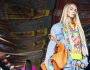 Versace - Spring Summer 2022: Ca sỹ Dua Lipa lần đầu lên sàn catwalk