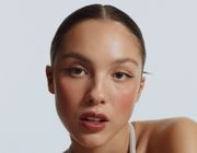 Olivia Rodrigo là gương mặt đại diện mới nhất cho thương hiệu mỹ phẩm Glossier