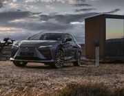Lexus RZ 450e chính thức ra mắt, xe sang chạy điện đầu tiên của Lexus